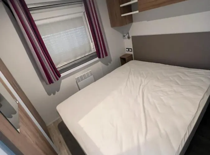 Mobilhome 4 Etoiles Narbonne-plage 캠프장 *
